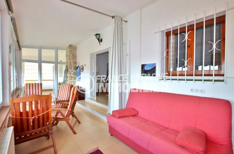 vente immobiliere rosas espagne: villa 4 chambres 135 m², terrasse / véranda avec canapé et coin repas