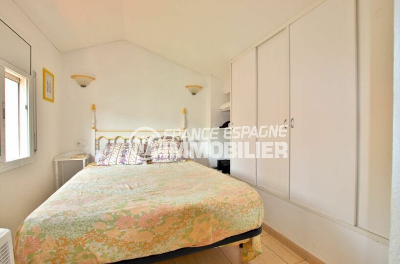 immo center rosas: villa 3 chambres 55 m², lit double et penderie intégrée