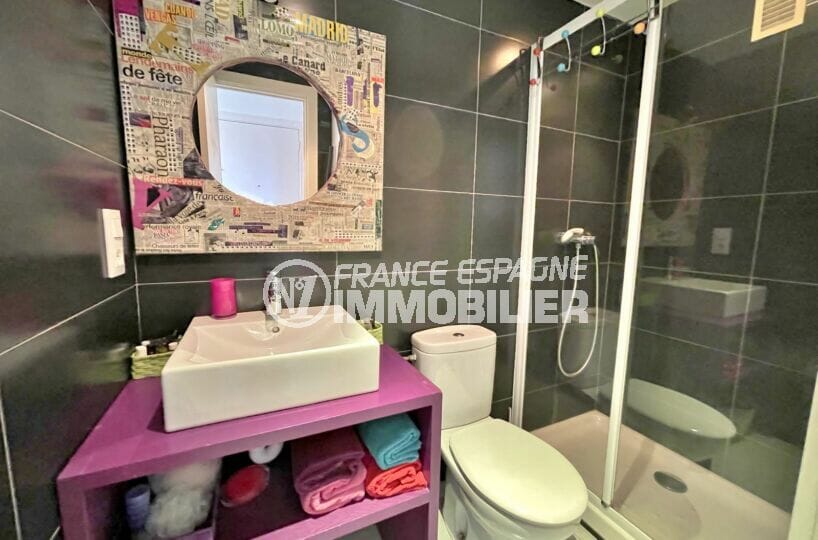 vente appartement roses espagne, 2 pièces 46 m², salle d'eau avec cabine douche et wc