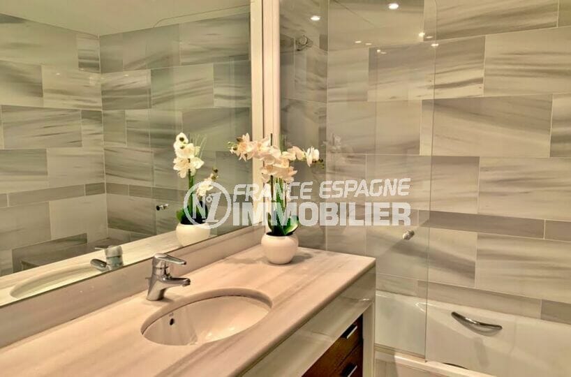 appartement à vendre en espagne costa brava, 160 m², luxe, salle de bain avec baignoire