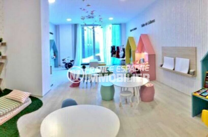 costa brava house: appartement 160 m² luxe, aire de jeux à l'intérieur de la résidence