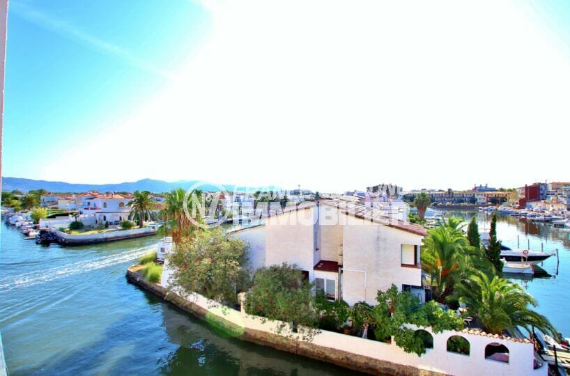 appartement empuria brava, 2 pièces 41 m², terrasse vue canal, exposition sud, parking. proche plage et commerces