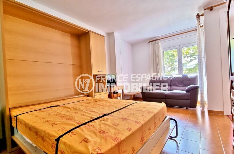 appartement a vendre empuriabrava, studio 37 m², lit encamotable dans le salon et canapé