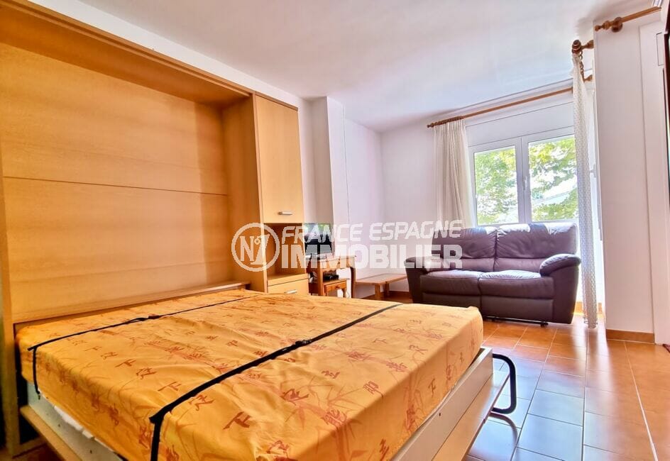 appartement a vendre empuriabrava, studio 37 m², lit encamotable dans le salon et canapé