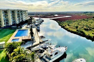 immo roses: appartement 2 chambres 75 m², vue canal et parc naturel, piscine et jacuzzi en commun, proche plage