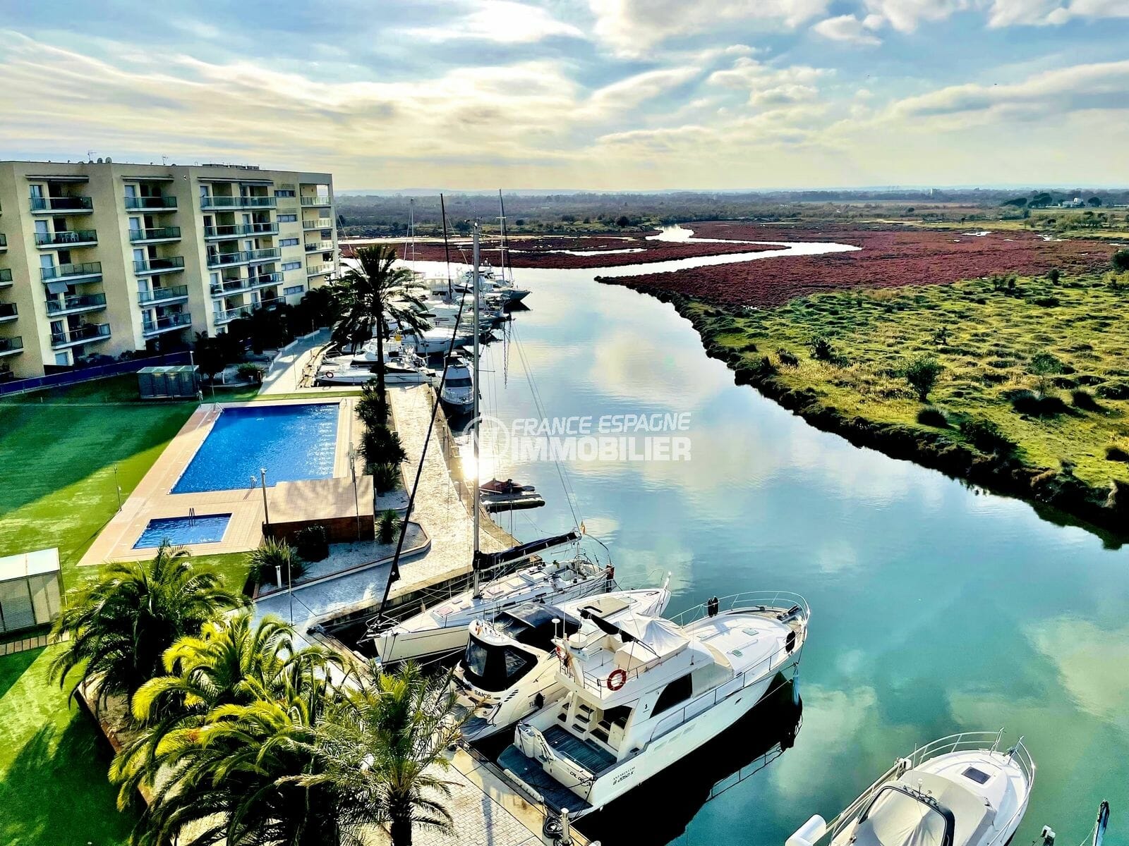 immo roses: appartement 2 chambres 75 m², vue canal et parc naturel, piscine et jacuzzi en commun, proche plage