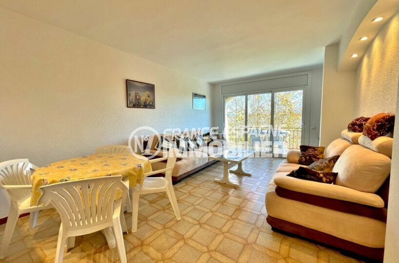 appartement a vendre a empuriabrava, 2 chambres 74 m², salon / séjour avec accès terrasse
