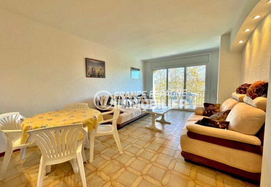 appartement a vendre a empuriabrava, 2 chambres 74 m², salon / séjour avec accès terrasse