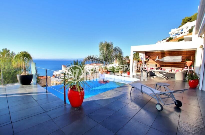 maison a vendre espagne bord de mer, 2 chambres 203 m², piscine à débordement d’environ 22 m²