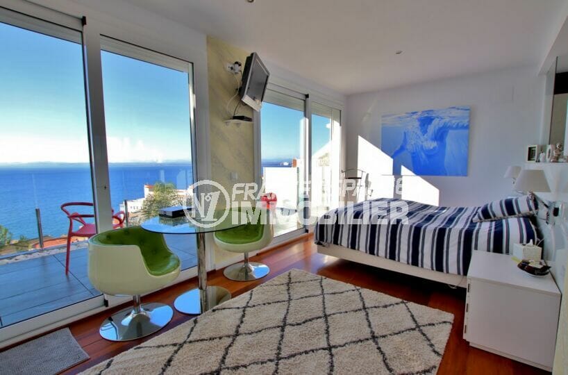 achat maison roses, 2 chambres 203 m², suite parentale,avec accès terrasse et vue sur la mer