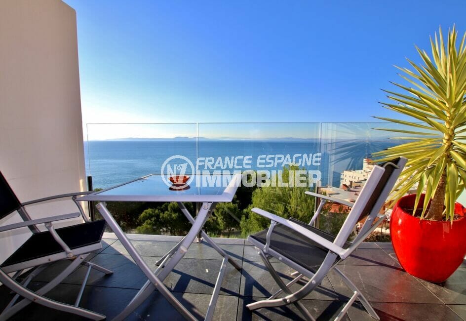maison roses espagne, 2 chambres 203 m², jolie terrasse avec vue magnifique sur la mer