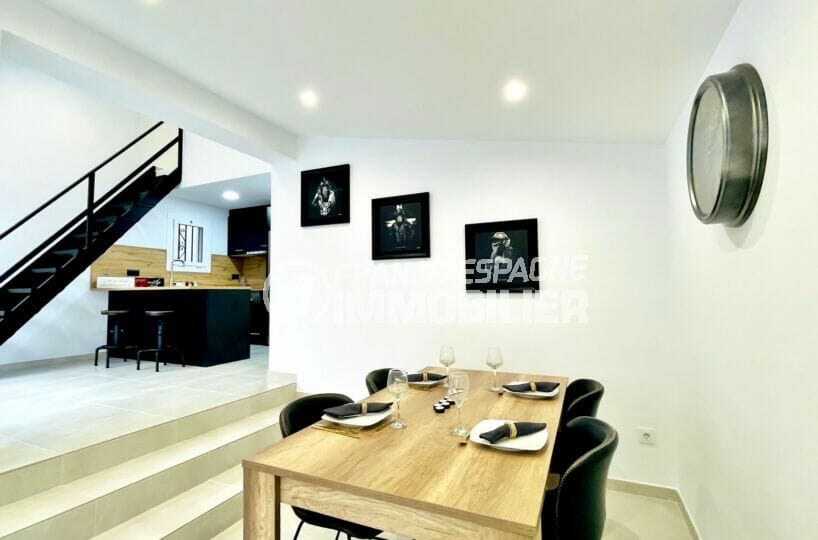 immo espagne costa brava: villa 2 chambres 81 m², salle à manger avec cuisine américaine