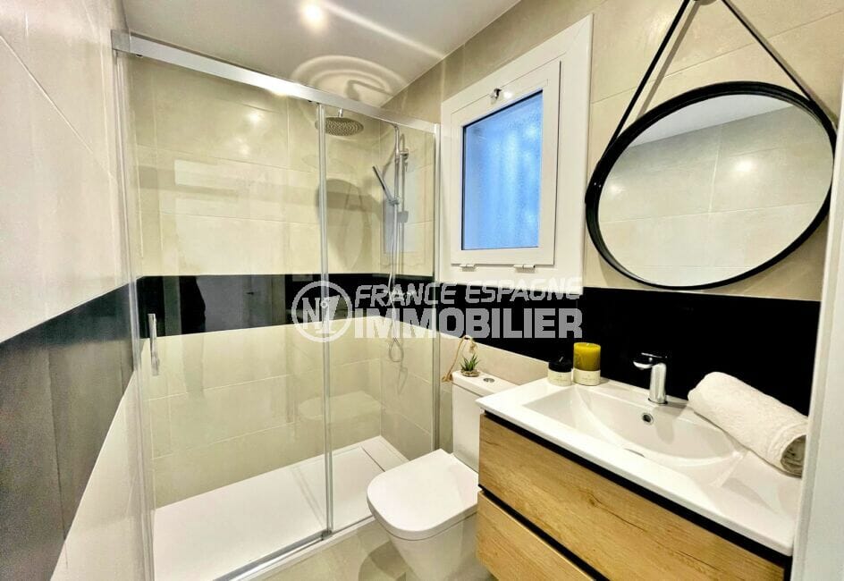 immo center: villa 2 chambres 81 m², salle d'eau avec douche italienne vitrée