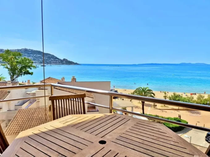 appartement a vendre rosas, 3 pièces 61 m², 1er linge, exposition sud, plage 20m