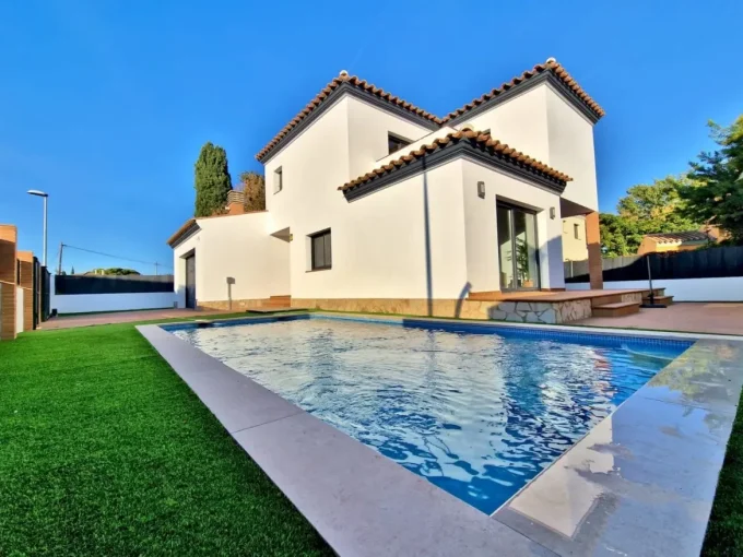 agence immobilière costa brava: villa 4 chambres 190 m2, jardin 428 m² et terrasse