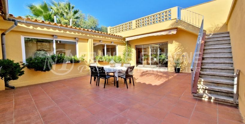 immobilier espagne bord de mer: villa 6 pièces 170 m² de plain-pied, patio interieure