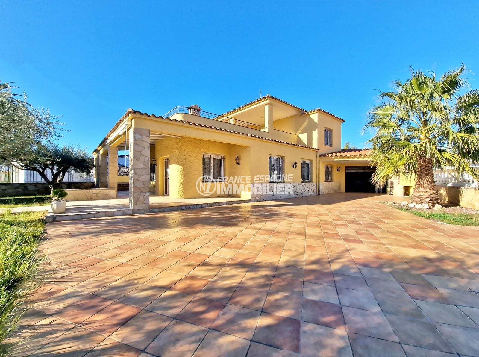 Empuriabrava villa 4 chambres, piscine, garage, plage 700m N°1