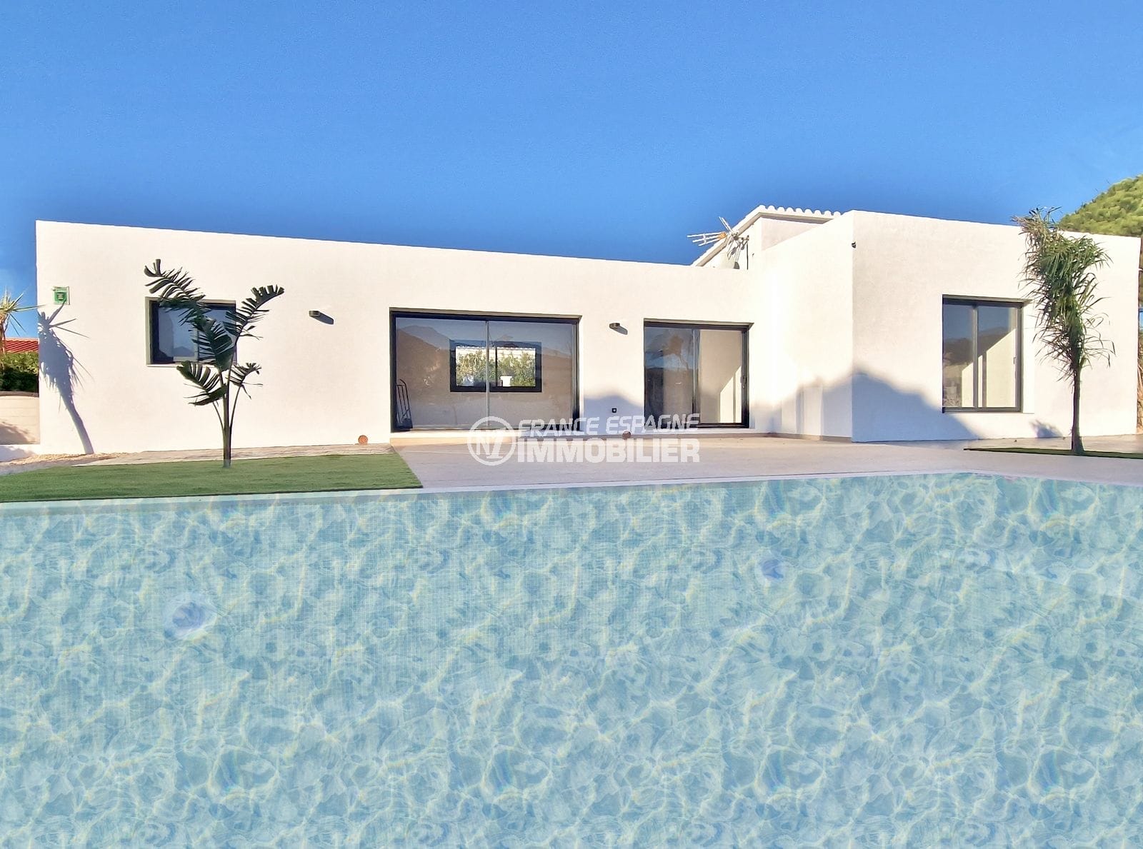 Roses – jolie villa plain-pied, piscine, garage, terrain 800m²