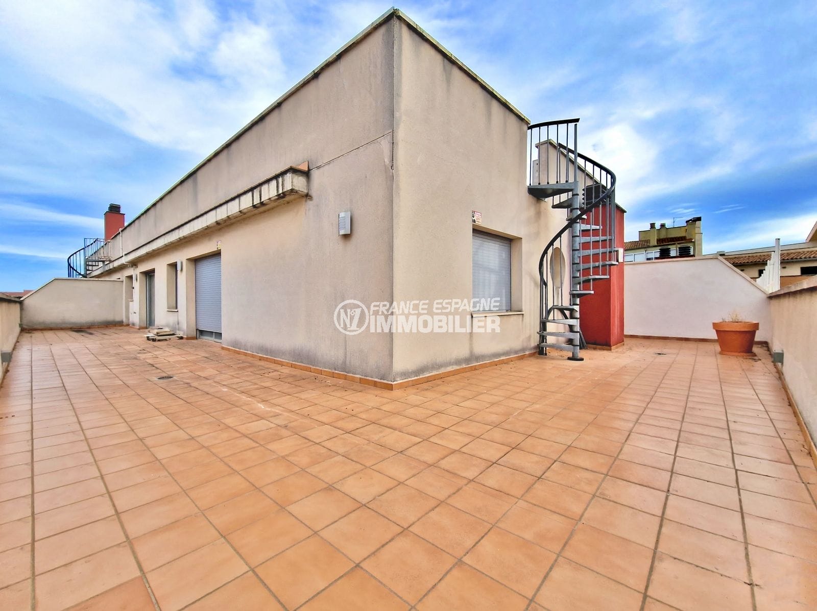 Figueres – atico 3 chambres terrasse 77 m², parking privé sous-sol