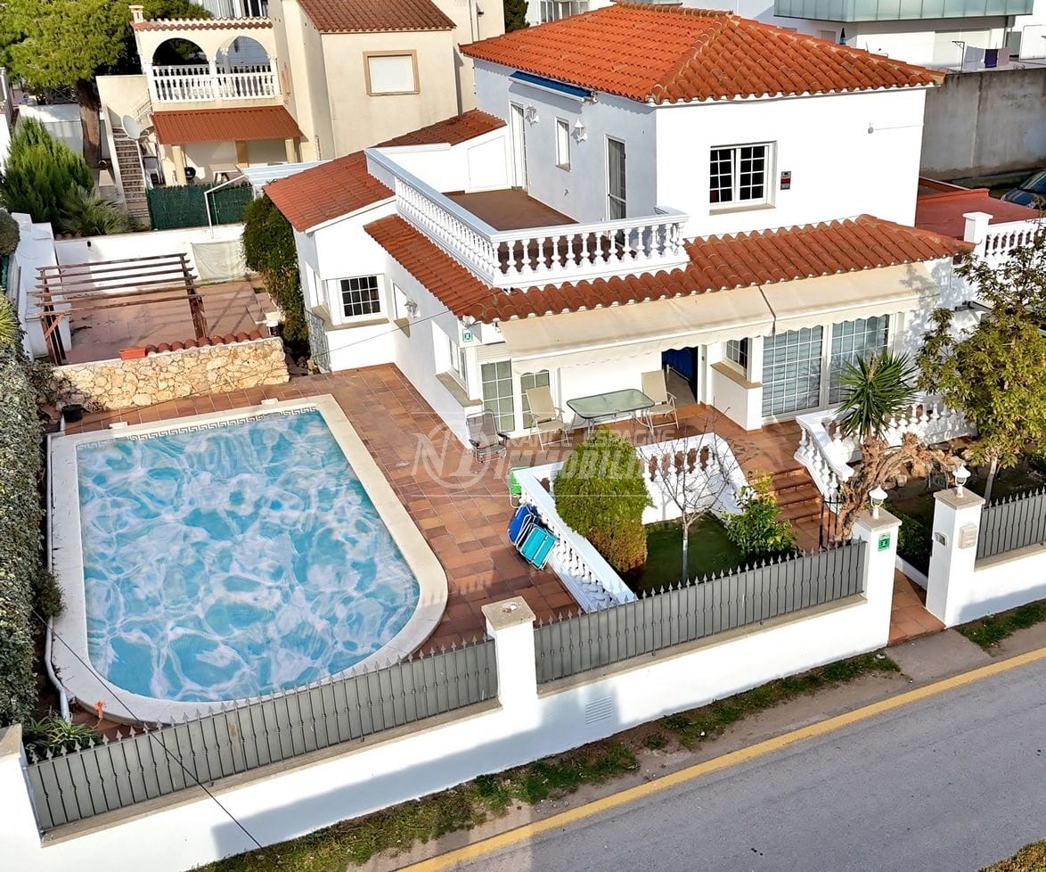 Empuriabrava – Villa Sud-ouest, piscine, garage 89 m², plage 500m