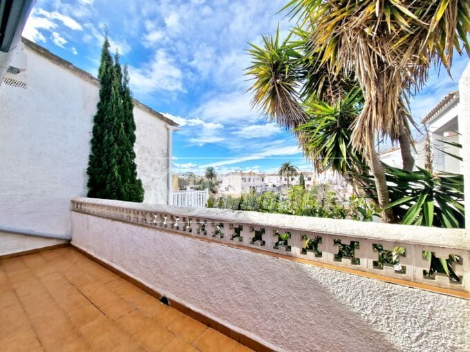 empuriabrava 4-room apartment 71 m², small terrace canal view
