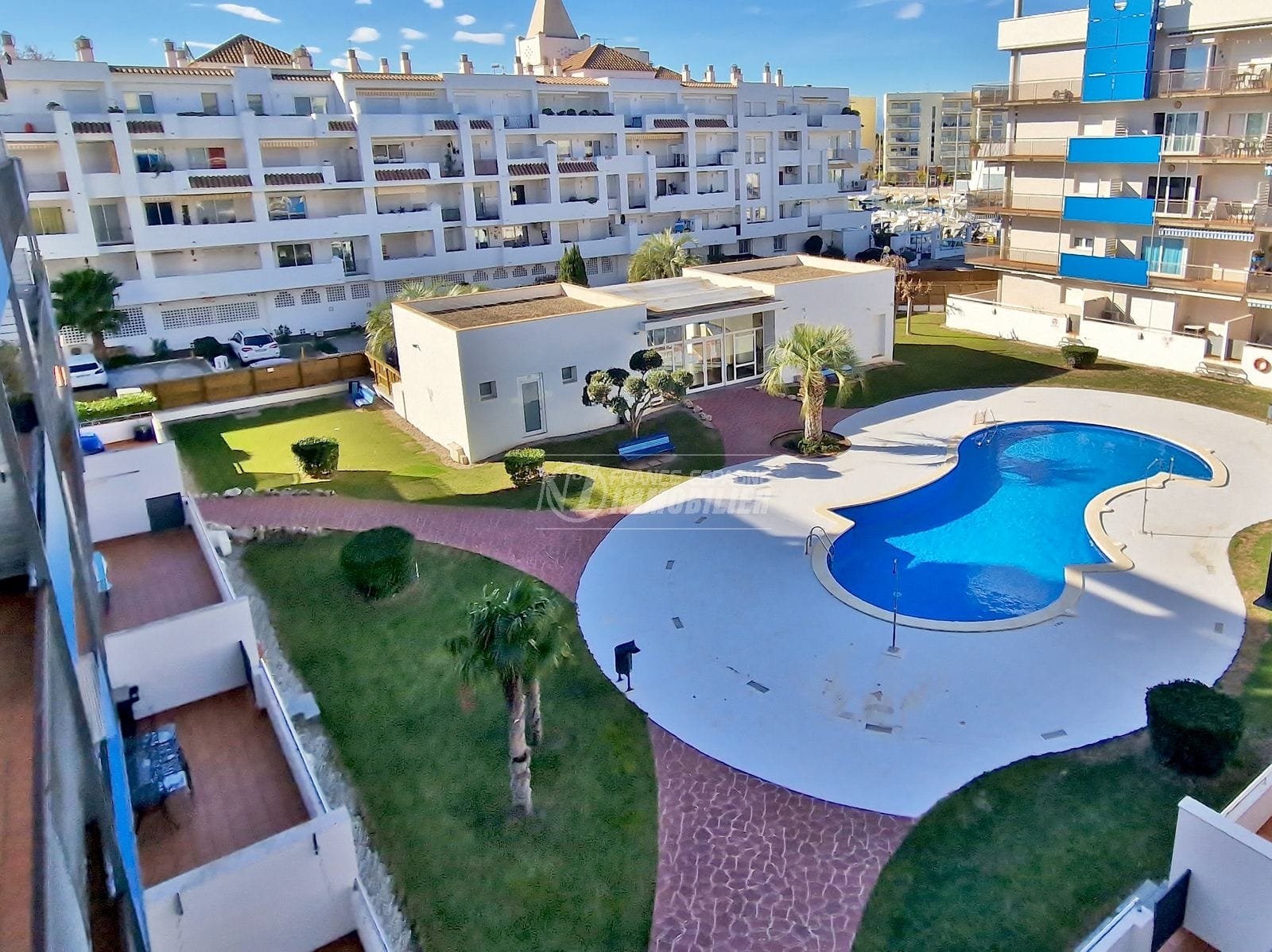 Exclusivité Roses - Spacious 2-bedroom apartment, shared pool