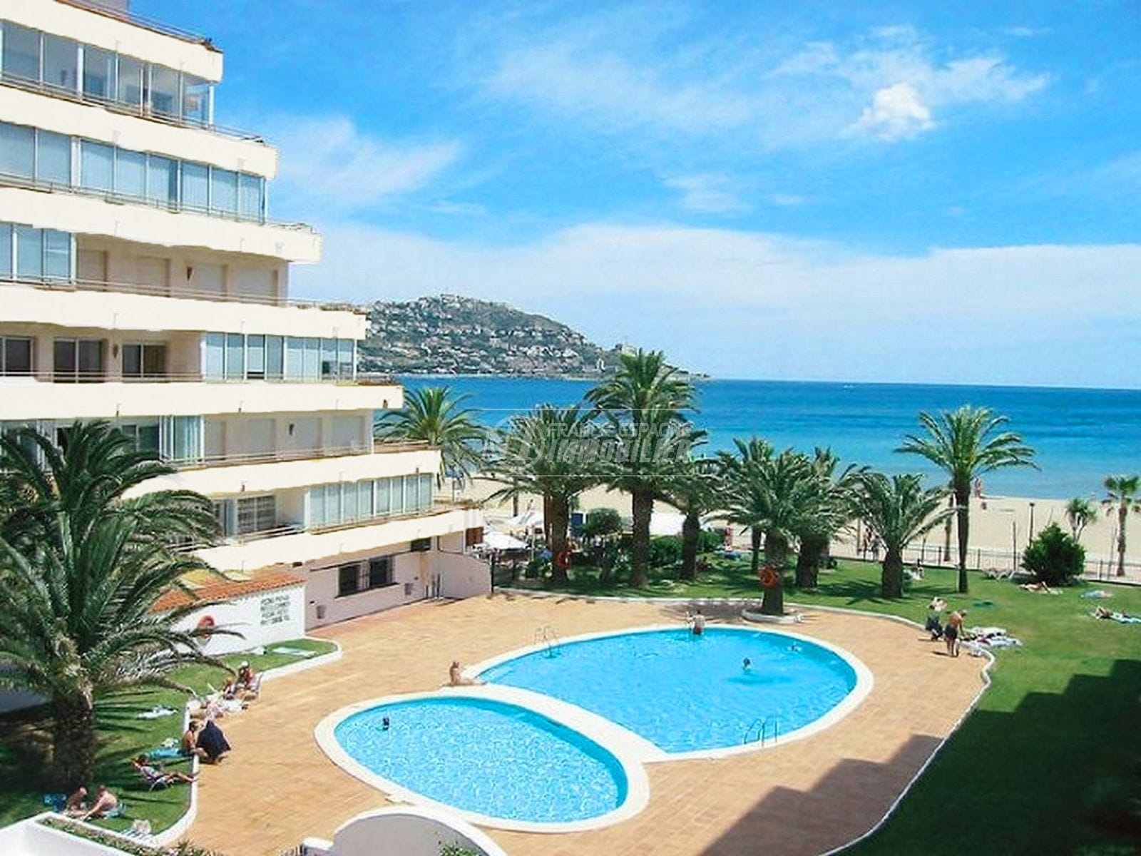 Exclusivite Roses - 2 bedroom apartment, 1st line direct beach access