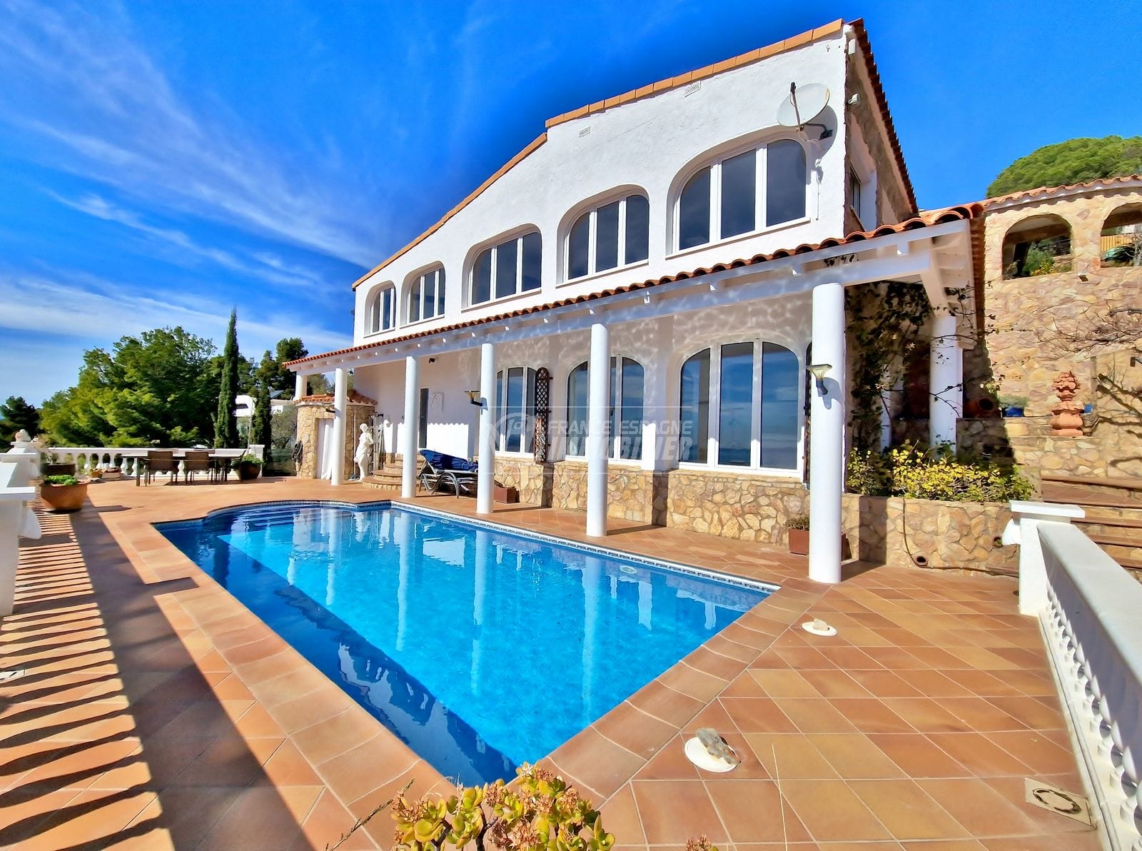 Roses - Beautiful villa with sea view + separate apartment, pool, south facing