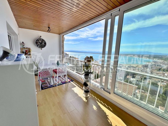 apartment sea view rosas 3 rooms 80 m², veranda sea view