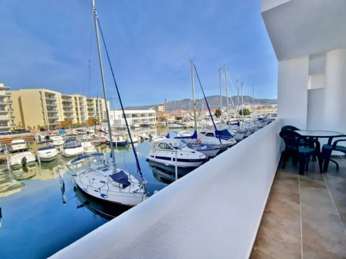 appartement vue canal roses 2 pièces 54 m², vue marina