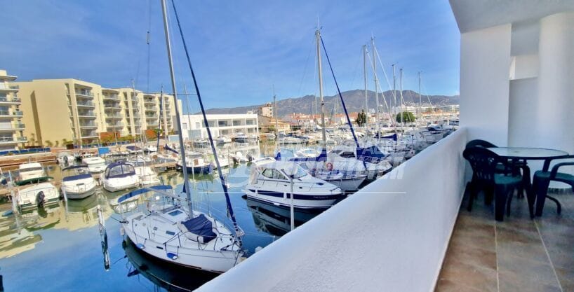apartment canal view roses 2 rooms 54 m², marina view