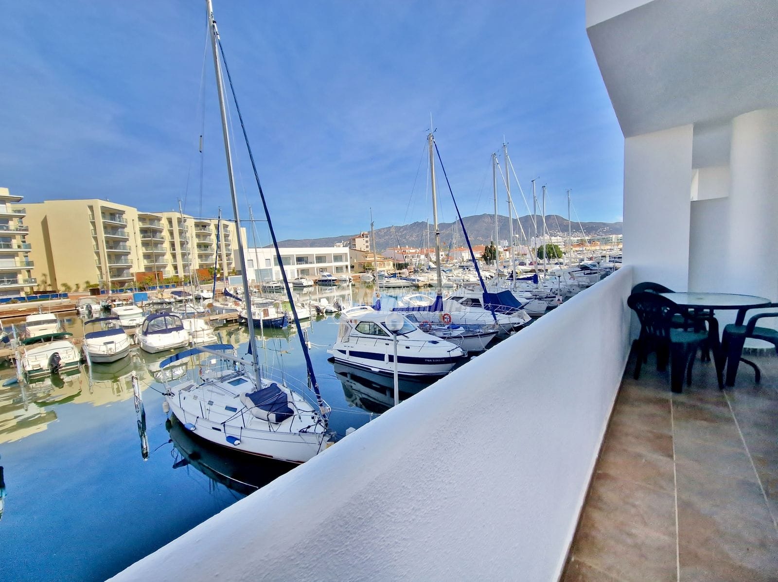 Exclusivité Roses - Beautiful apartment with marina view, shared swimming pool