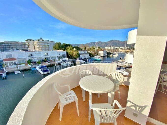 apartment canal view roses 2 rooms 32 m², terrace canal view