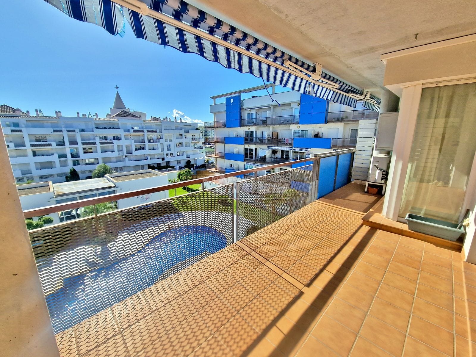 Exclusivite Roses - Beautiful apartment, private parking, shared pool