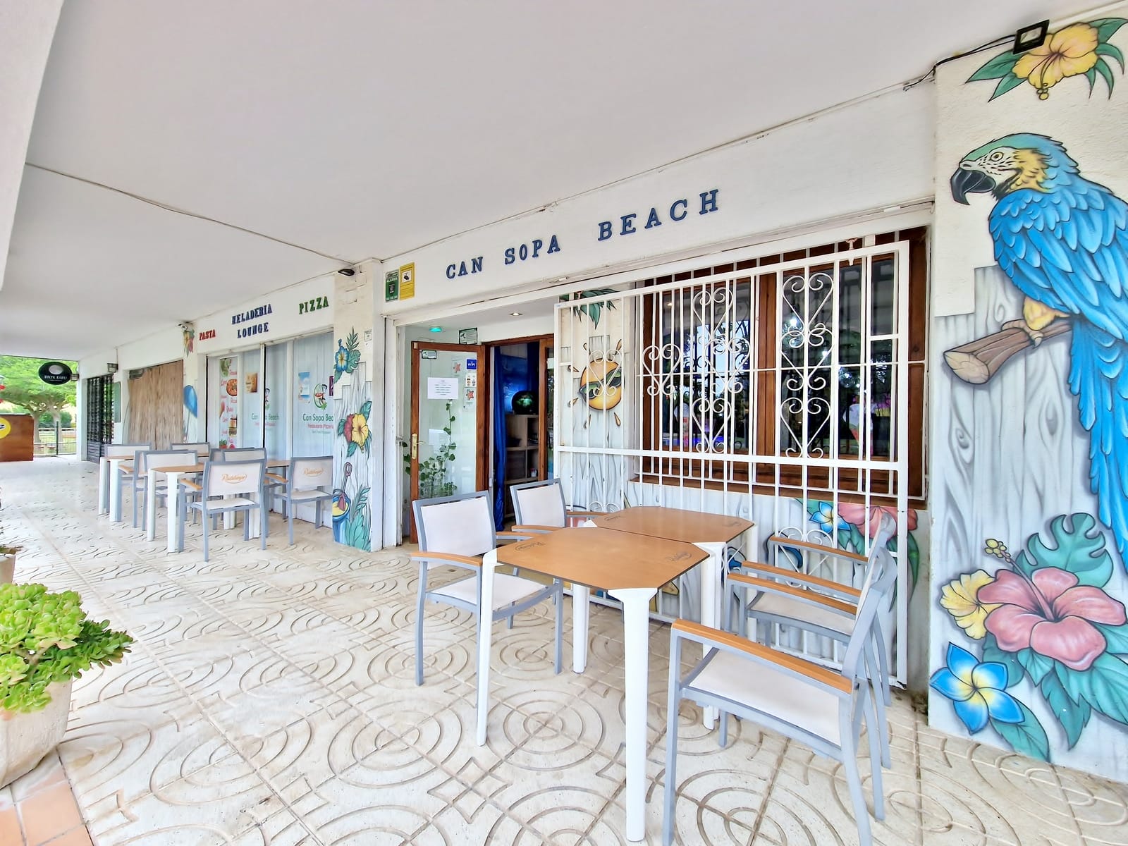 Exclusivity St Pere Pescador - For sale walls + business, beach 350m