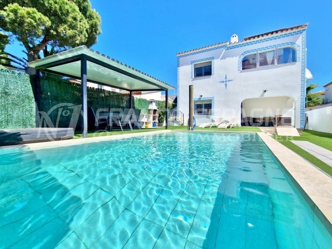 villa empuriabrava 9 rooms 169 m², villa with swimming pool