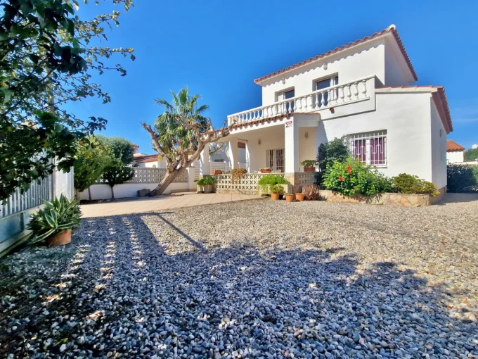 charmante villa empuriabrava 5 pièces 100 m², villa indépendante