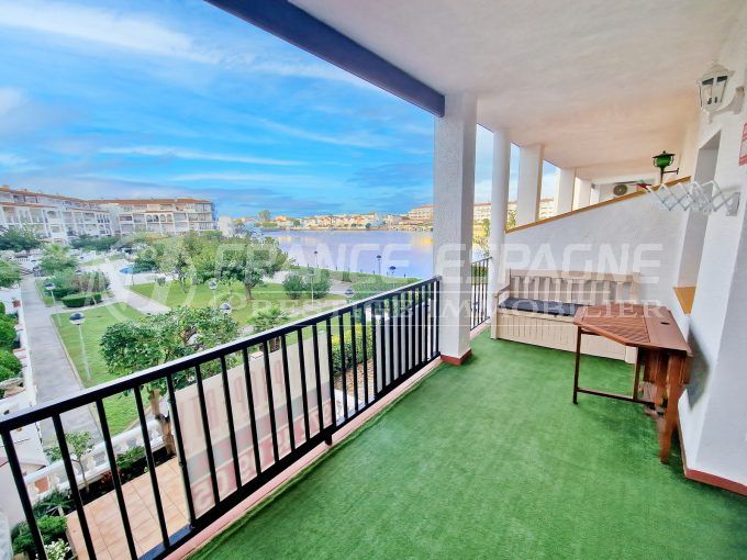 pis Empuriabrava vista llac 3 habitacions 73 m² , terrassa amb vistes al llac