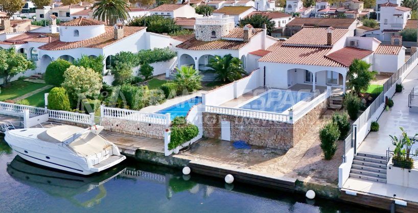 villa avec amarre 12.5m empuriabrava 4 pièces 158 m², villa individuelle