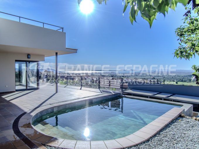 chalet cerca de rosas 5 habitaciones 268 m², piscina vista al mar