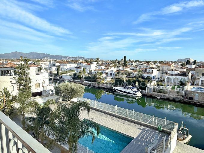 vista canal piso empuriabrava 2 habitaciones 43 m², vista piscina y canal