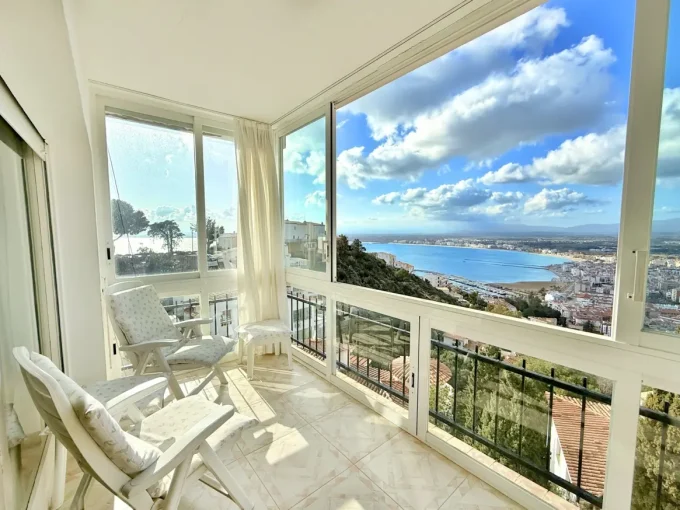 appartement vue sur la baie de Roses 3 pièces 92 m², terrasse vue mer