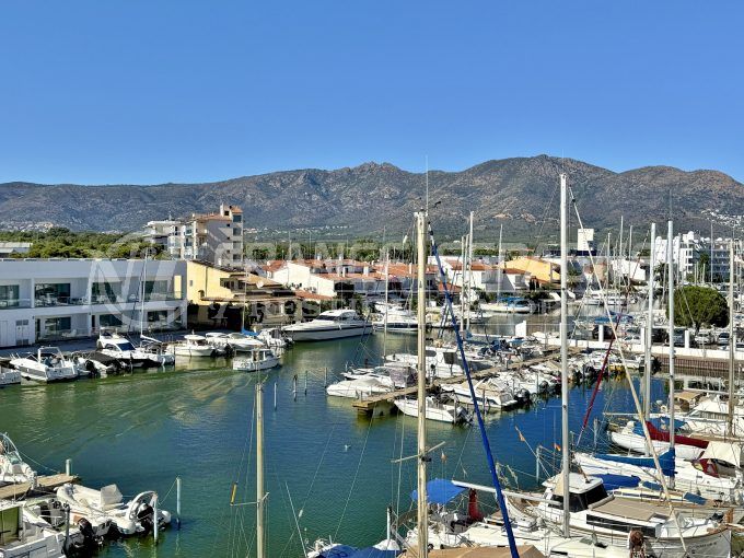 appartement vue marina roses 2 pièces 53 m²,superbe vue marina
