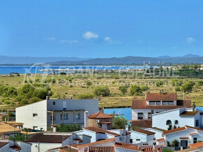 atico vue mer/canal roses 3 pièces 64 m², vue mer