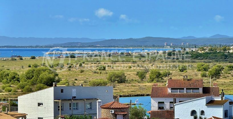 atico vue mer/canal roses 3 pièces 64 m², vue mer