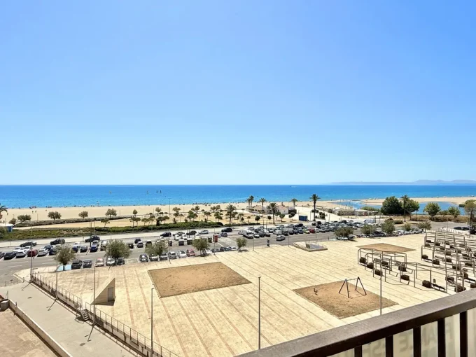 studio vue mer frontale empuriabrava 1 pièce 38 m², belle vue mer