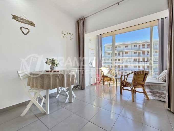 studio roses salatar 1 pièce 24 m², séjour