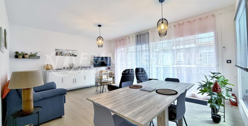 appartement centre-ville roses 4 pièces 87 m², pièce à vivre
