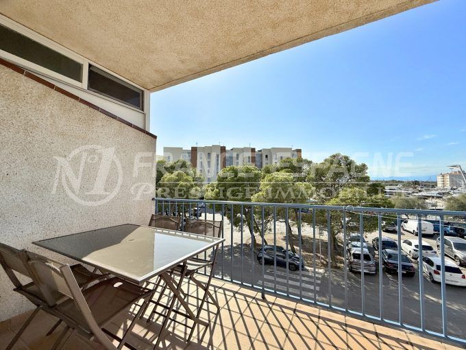 studio petite vue canal roses 1 pièce 29 m², terrasse vue dégagée