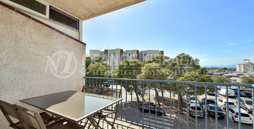 studio petite vue canal roses 1 pièce 29 m², terrasse vue dégagée